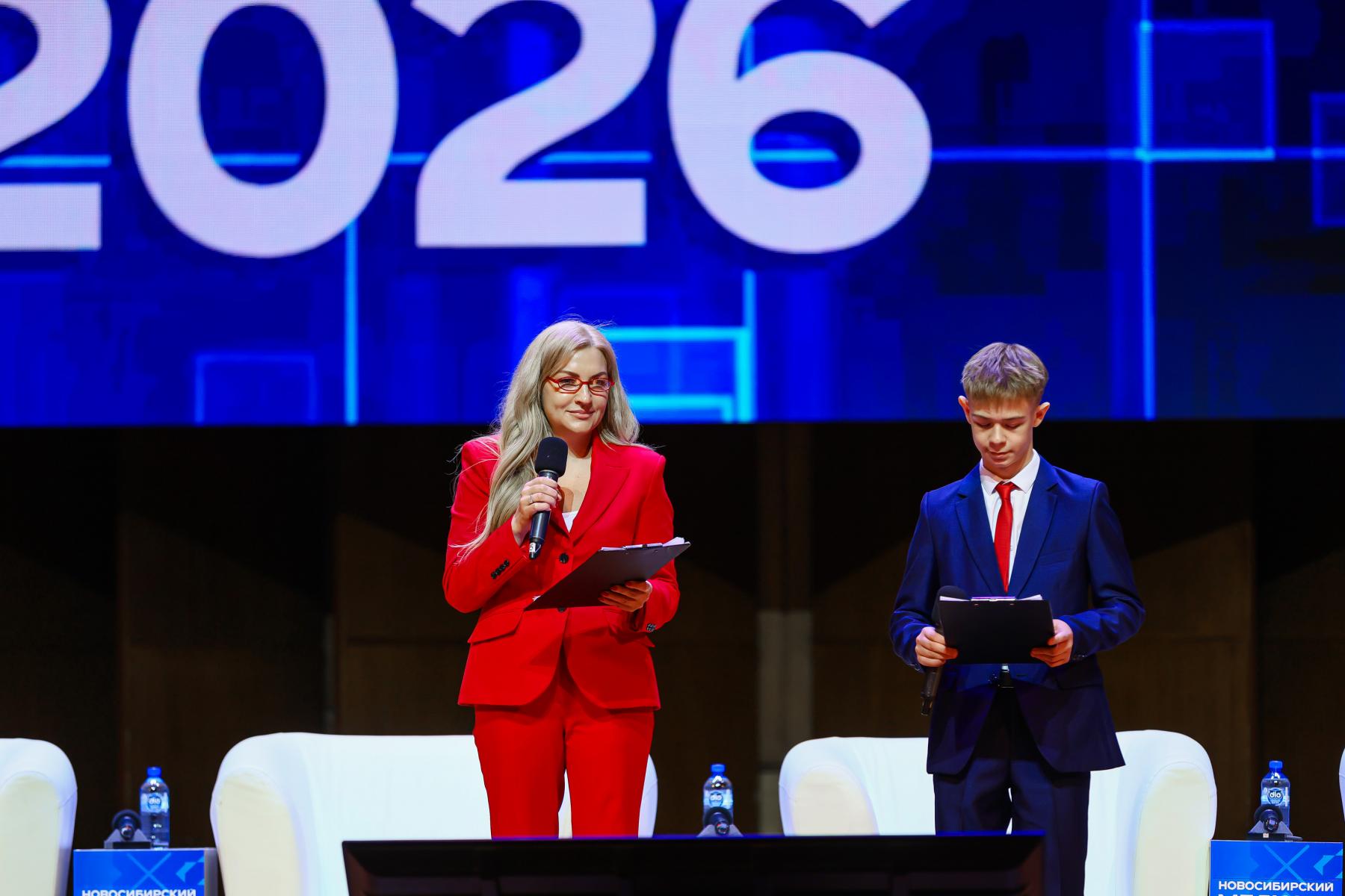 Фото Соловьёв, Савочкин, Никишева: звездные гости собрали на форуме в Новосибирске свыше тысячи человек – 100 ярких кадров 60